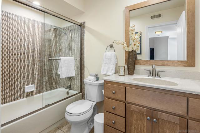 2820 Cedarwood Way, Carlsbad CA: https://media.crmls.org/mediaz/8943964b-2629-4a5c-8915-2152f4895274.jpg