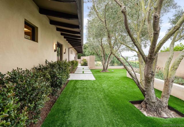 6005 La Jolla Scenic Dr S, La Jolla CA: https://media.crmls.org/mediaz/8943bc7f-a265-4fae-b235-4ff6b5fb8ab9.jpg