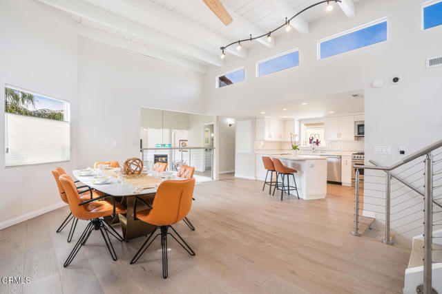 5040 Island View Street, Oxnard CA: https://media.crmls.org/mediaz/8943cd34-cc50-43b0-b00d-84bf5fb3d687.jpg