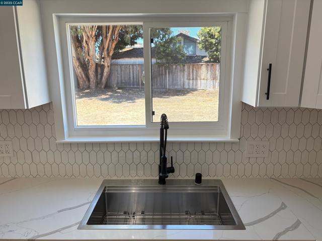 37643 Crocus Ct, Newark CA: https://media.crmls.org/mediaz/89440e49-ebfd-4dae-b45f-d006452bf9b4.jpg