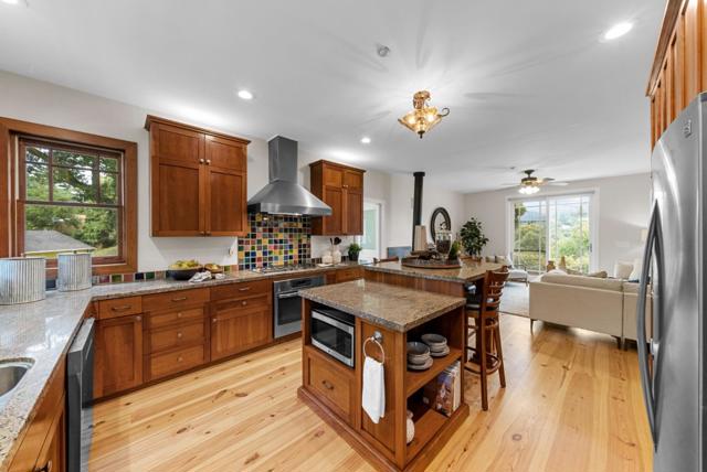 18101 Idylwild Road, Los Gatos CA: https://media.crmls.org/mediaz/89448d57-1549-4477-bb71-f20814de12c1.jpg