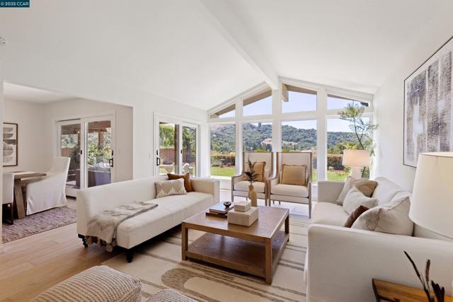 11 Breck Ct, Moraga CA: https://media.crmls.org/mediaz/8944c0cf-df57-4e27-8459-5f9cc3d5f8c2.jpg