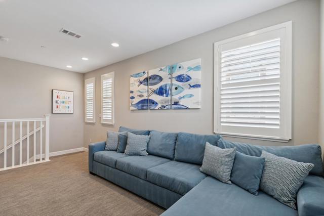 2610 Lighthouse Lane, Marina CA: https://media.crmls.org/mediaz/89451947-1021-481d-96d3-ee0884195e24.jpg