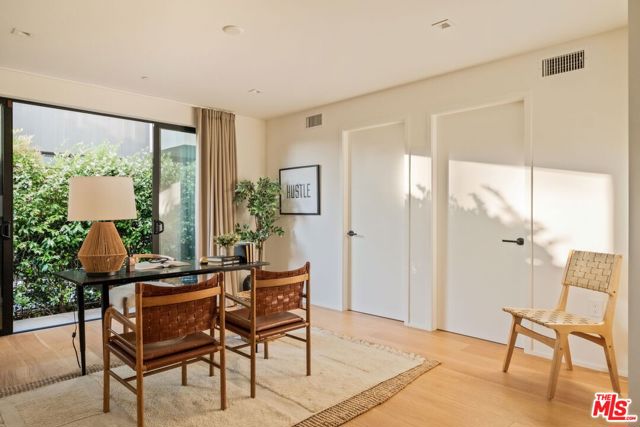 1900 Penmar Avenue, Venice CA: https://media.crmls.org/mediaz/89455350-9d23-4264-a61b-47ad4a08c3d6.jpg