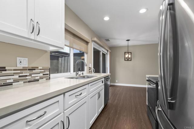 8746 Villa La Jolla Drive, La Jolla CA: https://media.crmls.org/mediaz/8945bc5f-169e-4ee0-a3e1-e31772179eec.jpg