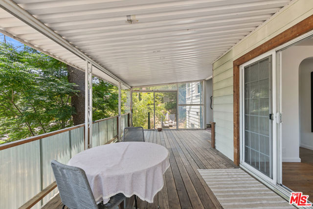 11320 Alethea Drive, Sunland CA: https://media.crmls.org/mediaz/89466bcd-f5b7-4814-97ba-c3c9f4cde534.jpg
