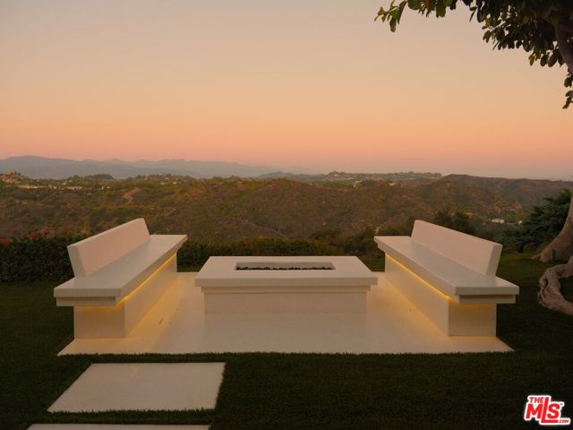 2262 Stradella Road, Los Angeles CA: https://media.crmls.org/mediaz/89469fac-2f49-49e3-a0ce-a5824ed39855.jpg
