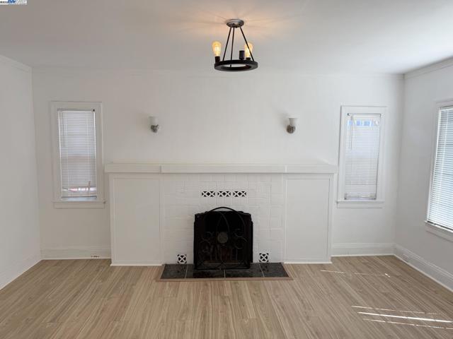 7800 Lockwood St, Oakland CA: https://media.crmls.org/mediaz/8946be10-a7bc-480e-903c-2d357445d1b0.jpg