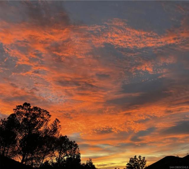 21908 Japatul Ln, Alpine CA: https://media.crmls.org/mediaz/89470df5-bda1-4be6-a343-ab683fbf420d.jpg