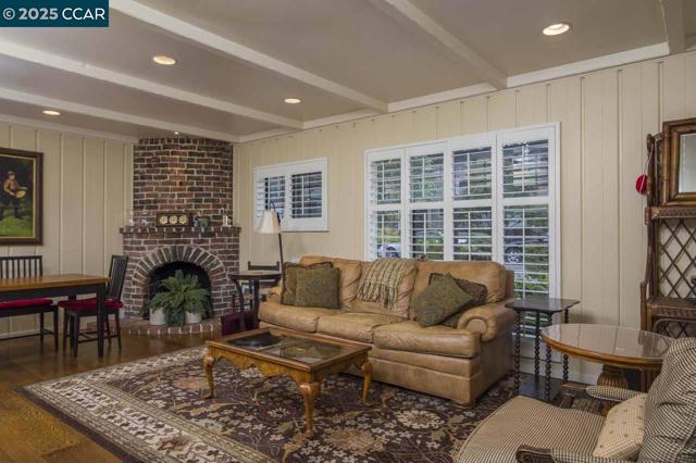 1679 Carmel Dr, Walnut Creek CA: https://media.crmls.org/mediaz/89471938-a46e-4239-b217-5c0a73030c2c.jpg