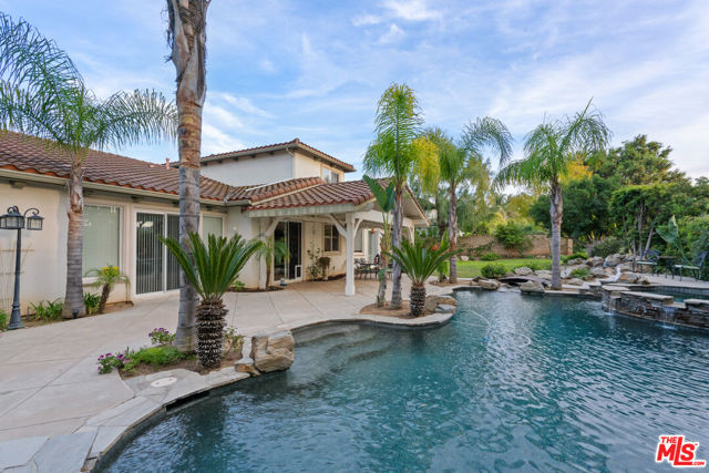 633 Noble Road, Simi Valley CA: https://media.crmls.org/mediaz/8947a588-72f5-4d70-9b70-349456029790.jpg