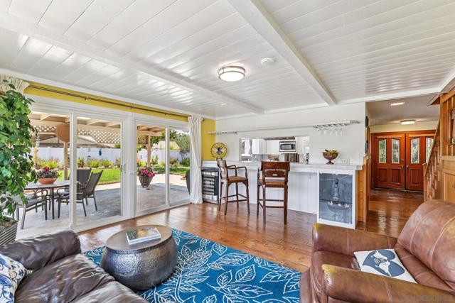2807 Carlton Way, Fallbrook CA: https://media.crmls.org/mediaz/89486154-0b7e-4e0b-b74c-d8989b31e7b7.jpg