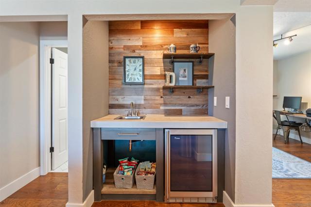 17924 Saint Andrews Dr, Poway CA: https://media.crmls.org/mediaz/89489e52-75f2-4ef9-8ce3-abe03c71349b.jpg