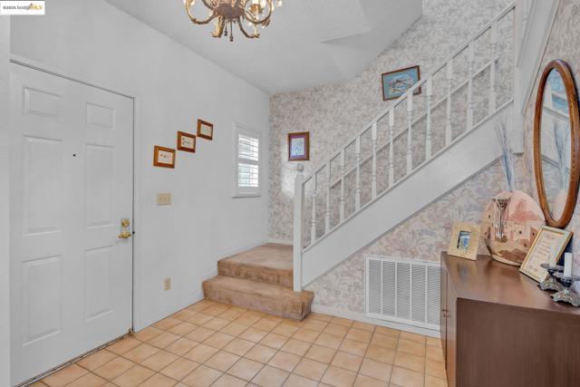 363 Limerick Way, Vacaville CA: https://media.crmls.org/mediaz/8948b276-8118-421e-80ab-e53efa976526.jpg