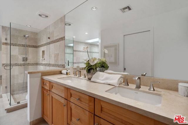 234 S Tower Drive, Beverly Hills CA: https://media.crmls.org/mediaz/8948d45a-6516-458a-b385-c63dd1182aab.jpg