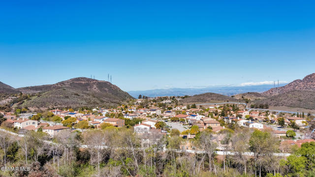 5199 Via Dolores, Newbury Park CA: https://media.crmls.org/mediaz/8948f5f0-c155-47b7-8644-1901324f807d.jpg