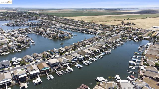 2012 Windward Pt, Discovery Bay CA: https://media.crmls.org/mediaz/894937d6-1007-4452-873c-1867675e991d.jpg