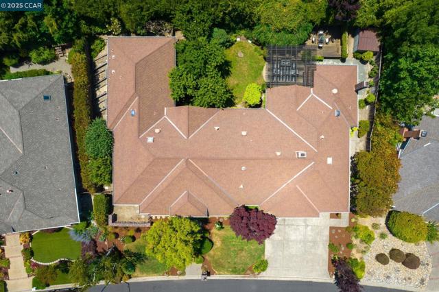 109 Bria Ct, Walnut Creek CA: https://media.crmls.org/mediaz/8949689c-ccea-4892-8b22-7a5ca1523e32.jpg