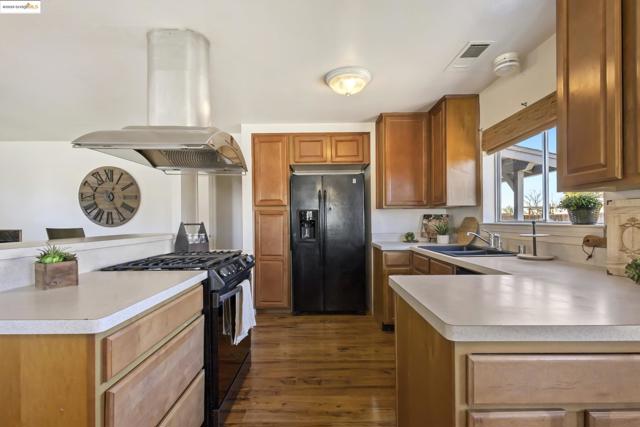 3474 Camino Diablo, Byron CA: https://media.crmls.org/mediaz/894991a3-a4f3-4d1b-8e31-4975dcc4be5c.jpg