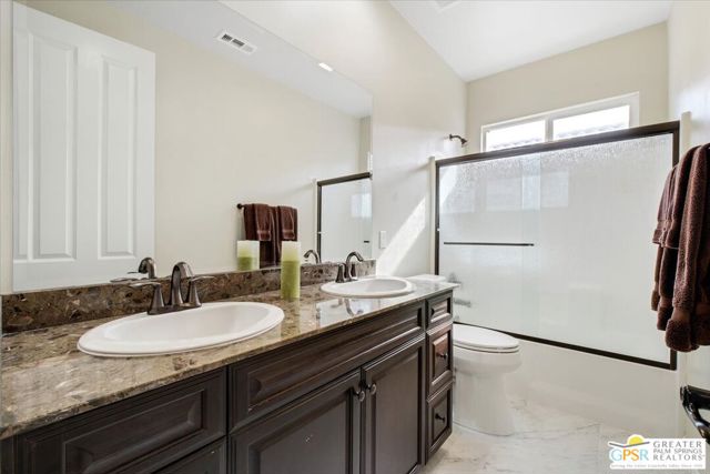 74121 Kingston Court, Palm Desert CA: https://media.crmls.org/mediaz/894a891a-dc87-4b31-88a3-3d48bc221eed.jpg