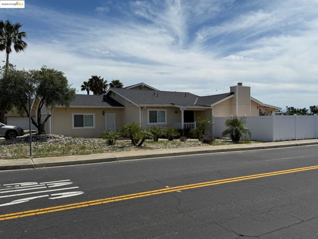 5106 Cabrillo Pt, Discovery Bay CA: https://media.crmls.org/mediaz/894b5162-941c-41f8-a0a4-f4df631e920b.jpg