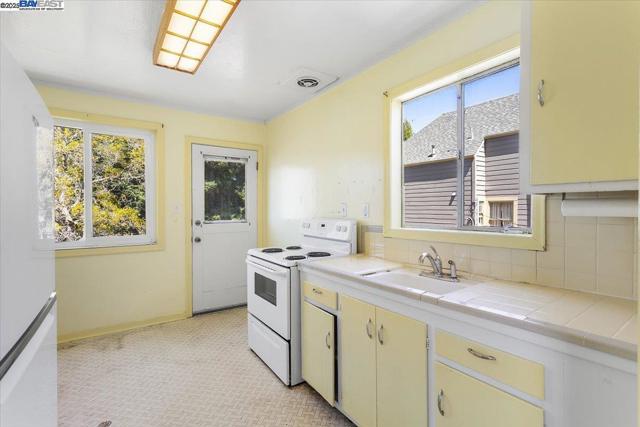2255 Lincoln Ave., Alameda CA: https://media.crmls.org/mediaz/894b5bea-08ab-4dfe-8756-03c26f98f5f9.jpg