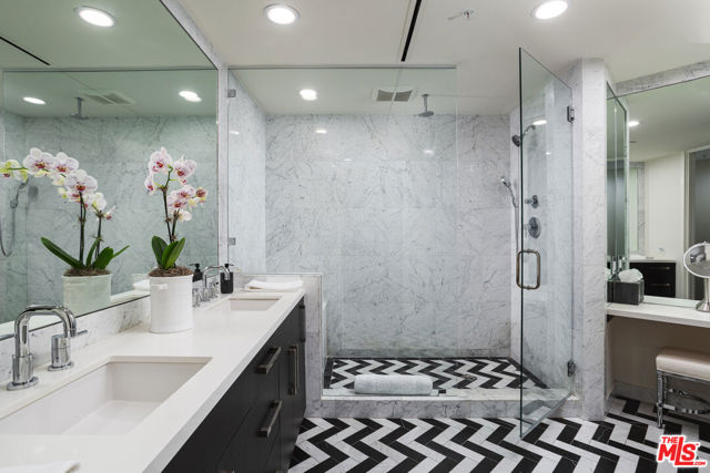 10490 Wilshire Boulevard, Los Angeles CA: https://media.crmls.org/mediaz/894b7f5a-97ed-4d73-9453-3028bcbc34da.jpg
