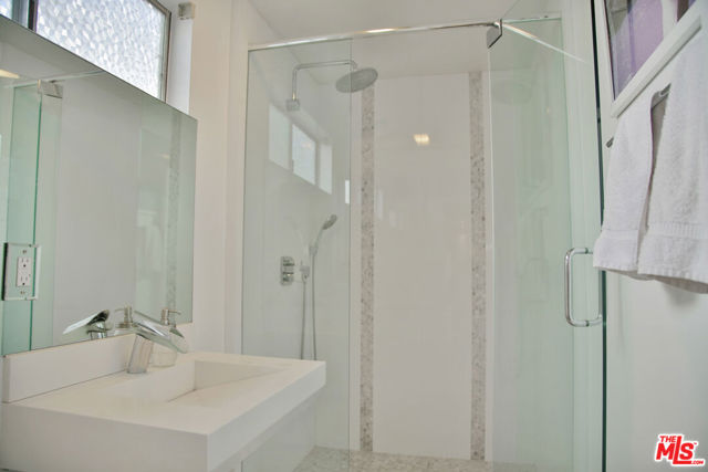 864 Granville Avenue photo 23