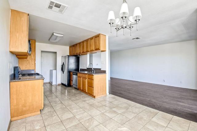 Detail Gallery Image 7 of 25 For 4218 Fiesta Way #3,  Oceanside,  CA 92057 - 2 Beds | 2 Baths