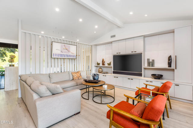 1240 Chateau Road, Pasadena CA: https://media.crmls.org/mediaz/894d9a1e-21ae-4375-bf97-145908c59105.jpg