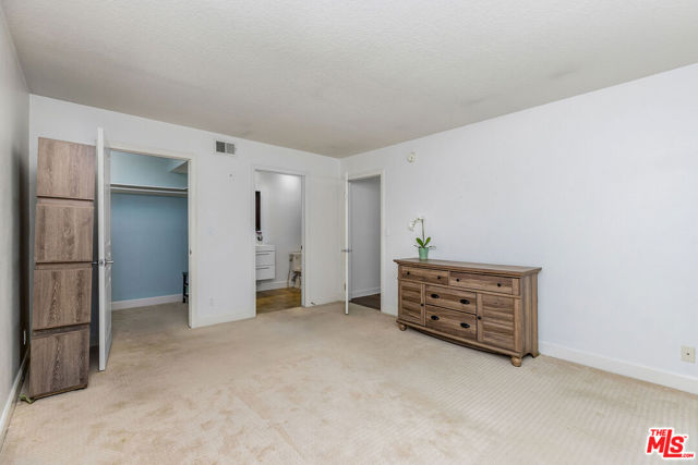 1633 S Bentley Avenue, Los Angeles CA: https://media.crmls.org/mediaz/894e53ae-b103-40de-9687-4252f6a5bdfe.jpg