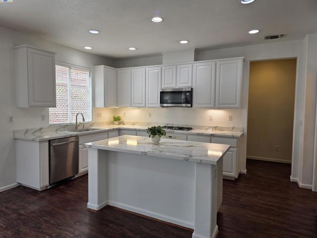 1906 Wilson Ct, Antioch CA: https://media.crmls.org/mediaz/894e834c-4188-41e7-a3e6-2c9b7cdcdebd.jpg