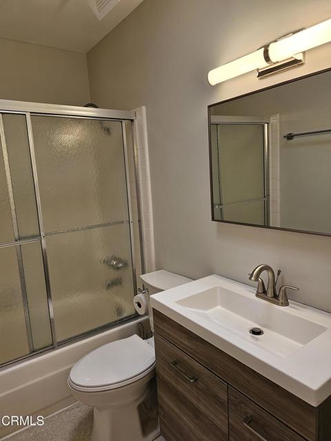 2166 N Indian Canyon Drive, Palm Springs CA: https://media.crmls.org/mediaz/894e90d8-a441-4a7d-85aa-f47ebe808847.jpg