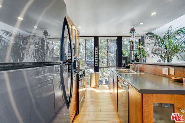 Image 10 of 58 For 14 Mast Street