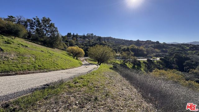1 N Topanga Canyon Boulevard, Woodland Hills CA: https://media.crmls.org/mediaz/894ee98b-c94f-4a95-8321-1aaab1258e7c.jpg