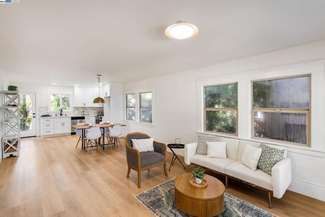 5731 Hermann St, Oakland CA: https://media.crmls.org/mediaz/894f3b42-e468-4a70-825a-8abfbabcca28.jpg