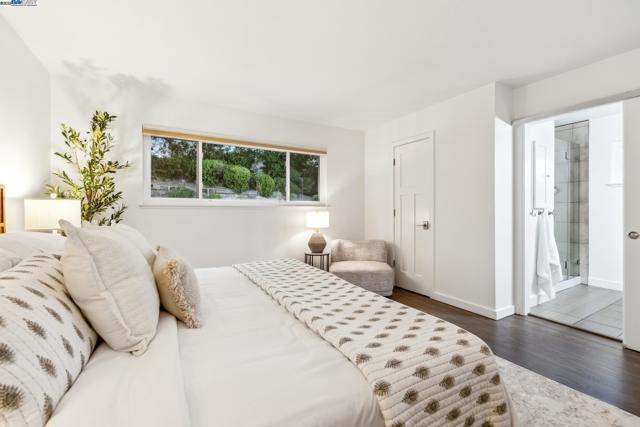 3134 Terry Ct, Castro Valley CA: https://media.crmls.org/mediaz/894f7cab-3168-4009-a1f0-717cf119eeff.jpg