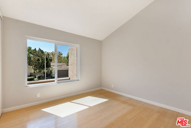 603 Racquet Club Lane, Thousand Oaks CA: https://media.crmls.org/mediaz/894f8faa-e5e6-402e-a2e1-adcbe90c8b81.jpg