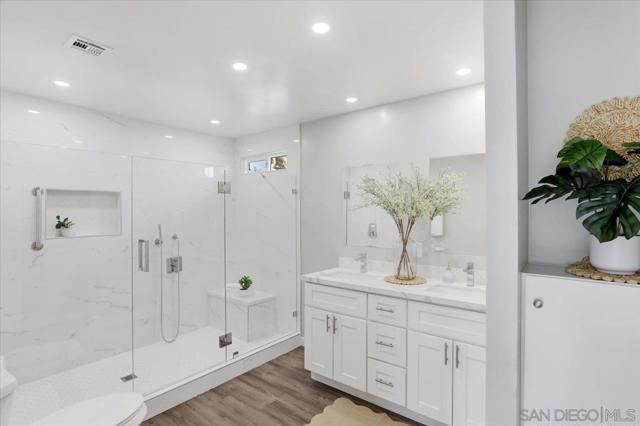 7023 San Bartolo Street, Carlsbad CA: https://media.crmls.org/mediaz/894fa927-4819-41d5-80dc-1d18adf98dc8.jpg