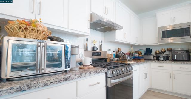 2299 Rustic Oak Ln, Rio Vista CA: https://media.crmls.org/mediaz/89508292-73d9-4618-9ff5-157961709f55.jpg