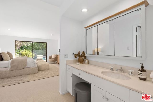 3018 Nicada Drive, Los Angeles CA: https://media.crmls.org/mediaz/8950a221-ef6c-4085-a981-60039ac01706.jpg
