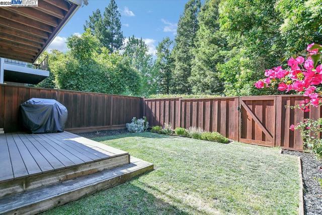 235 Via Pinada Ln, Martinez CA: https://media.crmls.org/mediaz/89515479-7b59-456c-804e-daf6b63b5248.jpg