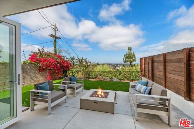 5830 Desert View Drive, La Jolla CA: https://media.crmls.org/mediaz/895171b1-c7dd-494c-8b6c-168246e565e9.jpg