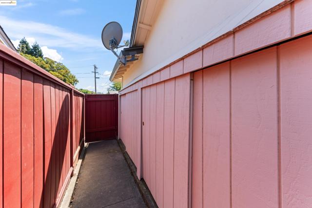 2305 Marlin Court, Pinole CA: https://media.crmls.org/mediaz/8951acb2-defe-4fb7-bab6-8e031bff9691.jpg