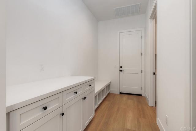 1243 Stonemark place, Vista CA: https://media.crmls.org/mediaz/89522cda-2abe-4cc1-a493-660ead67b06e.jpg