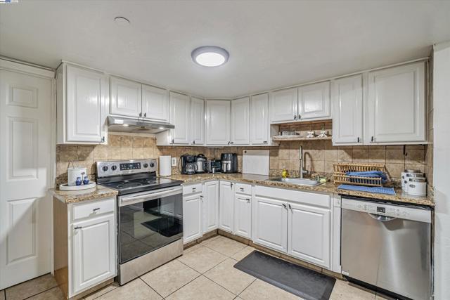 Image 22 of 55 For 370 Appian Way