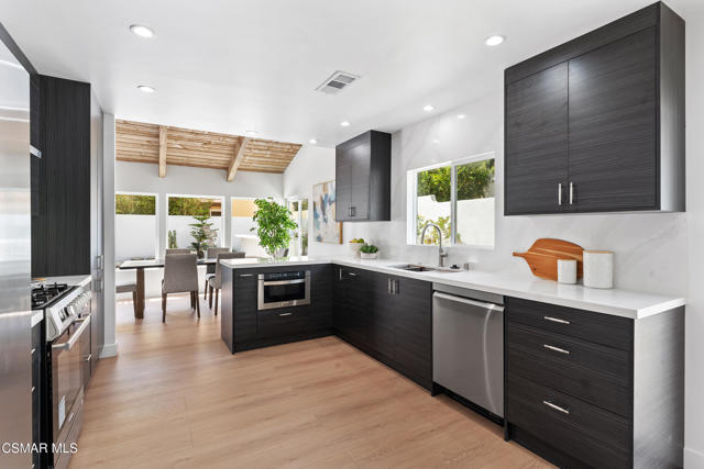 1161 Triunfo Canyon Road, Westlake Village CA: https://media.crmls.org/mediaz/8952a474-856a-49cc-9ef4-705cb60b5b78.jpg
