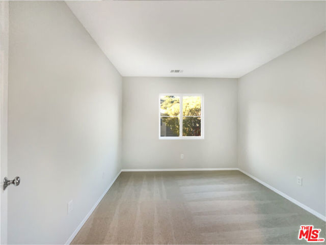 24130 Tango Drive, Valencia CA: https://media.crmls.org/mediaz/8952df5f-166d-456d-86bd-66af9e948a50.jpg