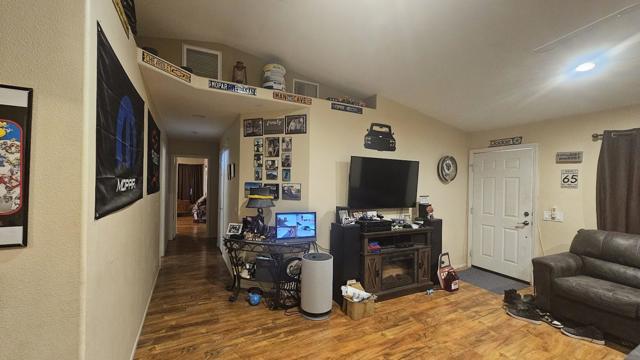 1952 Bartle Place, Thermal CA: https://media.crmls.org/mediaz/89545017-582d-4b1f-baaf-80546deecd96.jpg