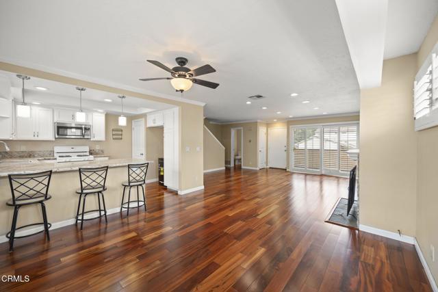 691 County Square Drive, Ventura CA: https://media.crmls.org/mediaz/89545d32-f43e-4f00-894f-1592d0cb3538.jpg